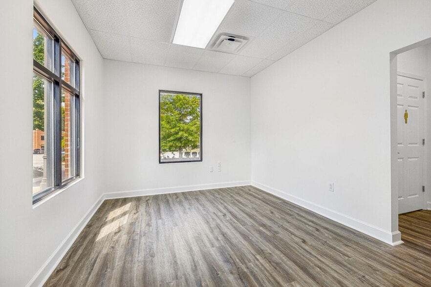 More Photos Of 106 Mission Ct, Franklin Office For Sale