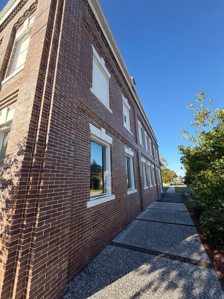 More Photos Of 900 Florida Ave, Lynn Haven Office For Sale