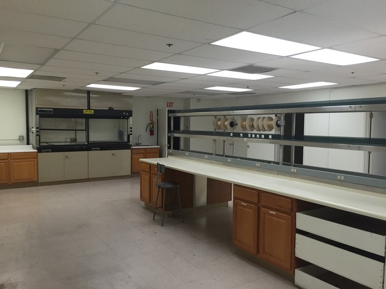 More Photos Of 720 Olive Dr, Davis Warehouse For Lease