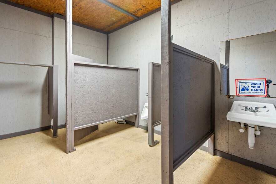 More Photos Of 5810 US Highway 259 N, Naples Freestanding For Sale