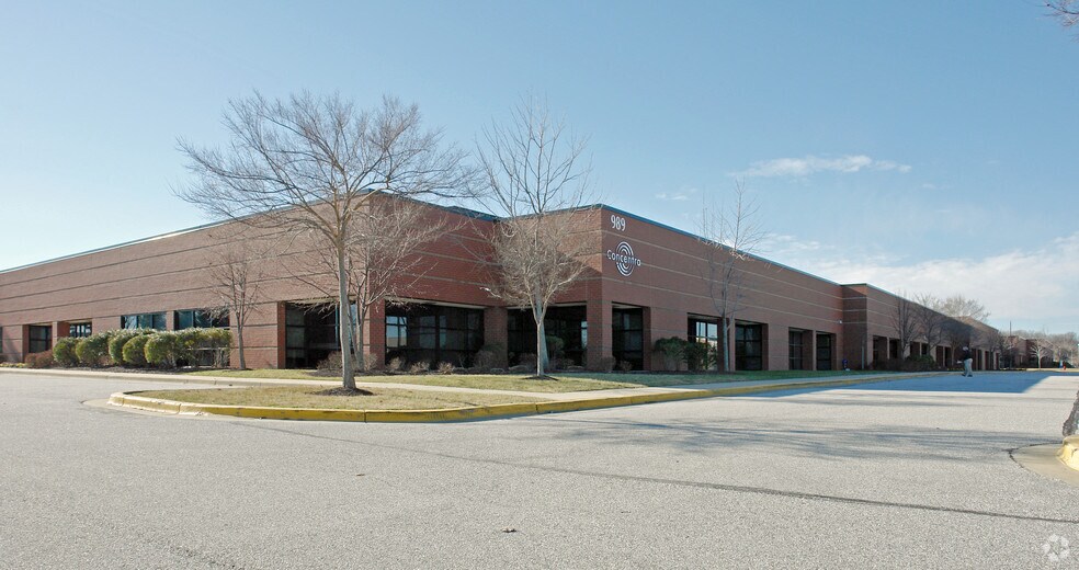 More Photos Of 989 Corporate Blvd, Linthicum Heights Distribution For Lease