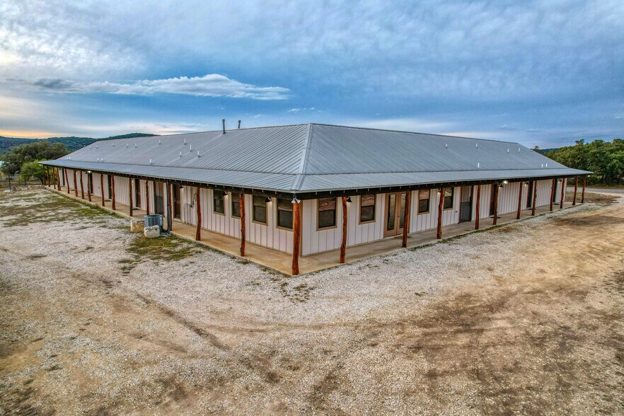 More Photos Of 16 Mountain Laurel Ln, Concan Hospitality For Sale