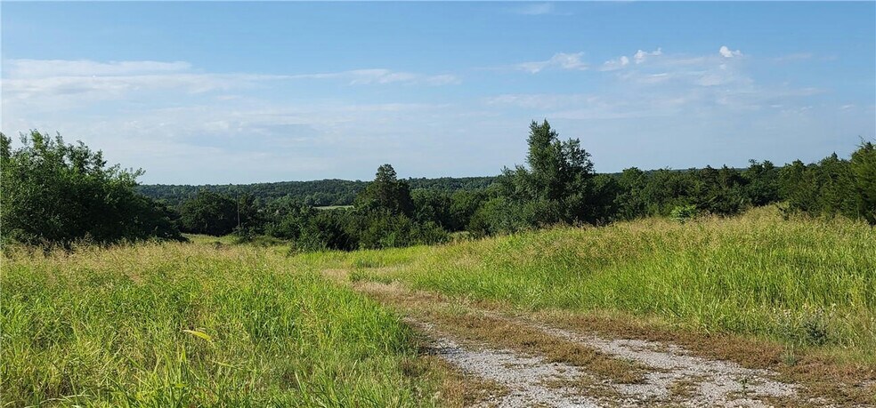 More Photos Of 120 Highway 74, Guthrie Flex For Sale