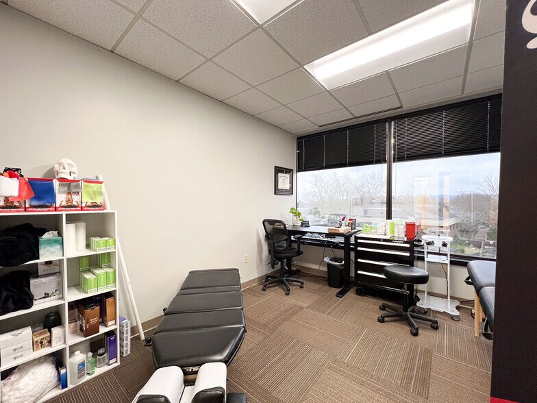 More Photos Of 5121 Maryland Way, Brentwood Coworking Space