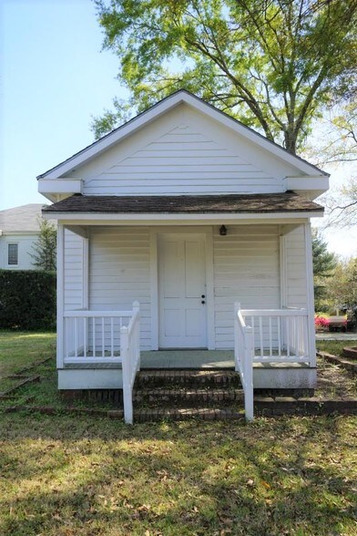 More Photos Of 668 N Main St, Jasper Storefront Retail Office For Sale