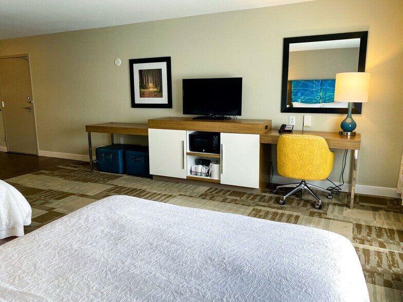 More Photos Of 3404 Samson Way, Bellevue Hotel For Sale