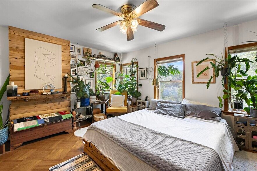 More Photos Of 24 W Hamilton Pl, Jersey City Multifamily For Sale
