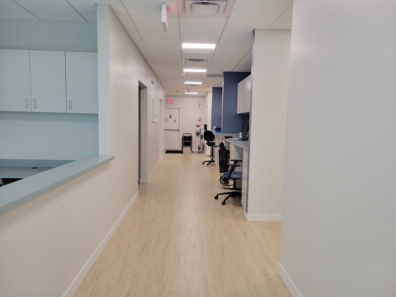 More Photos Of 3035 Lakeland Hills Blvd, Lakeland Medical For Lease