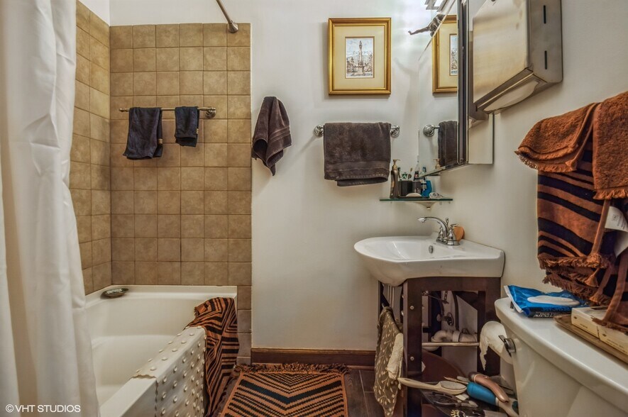 More Photos Of 1528 W Fullerton Ave, Chicago Storefront Retail Residential For Sale