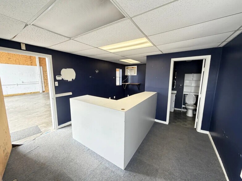 More Photos Of 1427 Cedar St, Clarksville Auto Repair For Lease