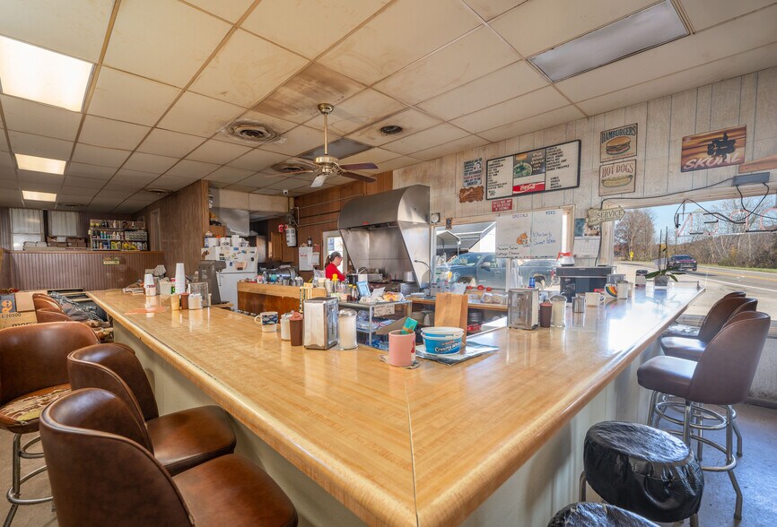 More Photos Of 10586 State Road 800, Uhrichsville Restaurant For Sale
