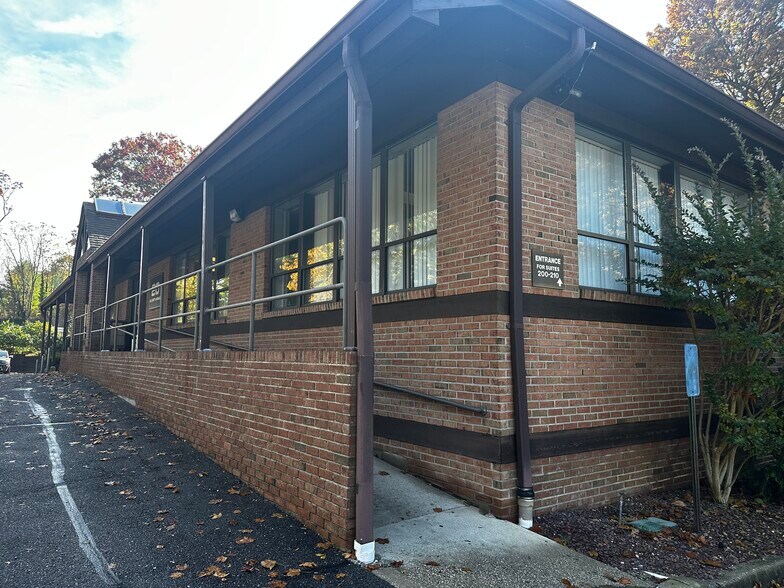 More Photos Of 20 Gilbert Ave, Hauppauge Medical For Lease