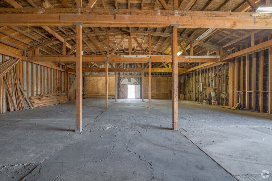 More Photos Of 1808 Firestone Blvd, Los Angeles Light Distribution For Sale