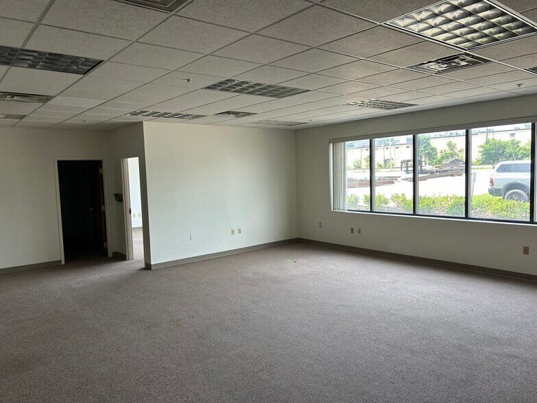 More Photos Of 515 W 8th Ave W, Huntington Warehouse For Sale