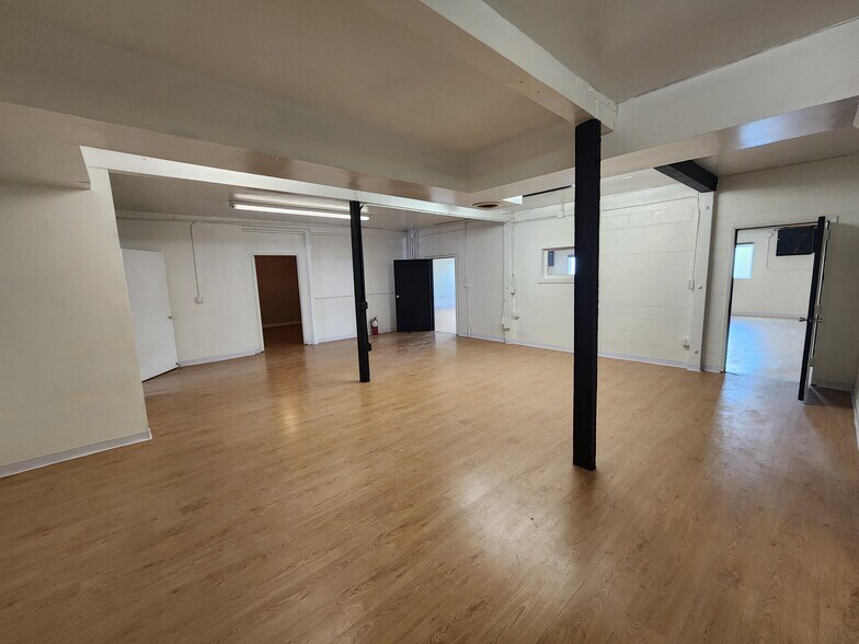 More Photos Of 953 S Raymond Ave, Pasadena Service For Lease