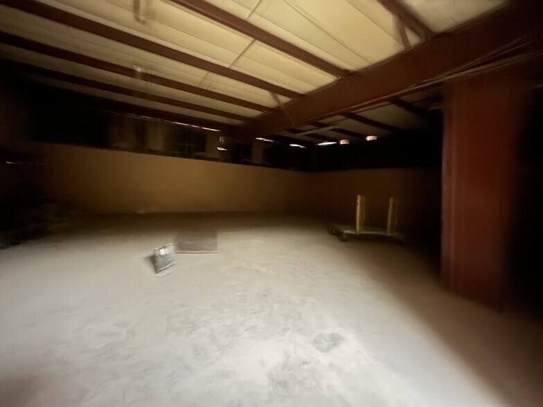 More Photos Of 1012 E Waylon Jennings Blvd, Littlefield Industrial For Sale