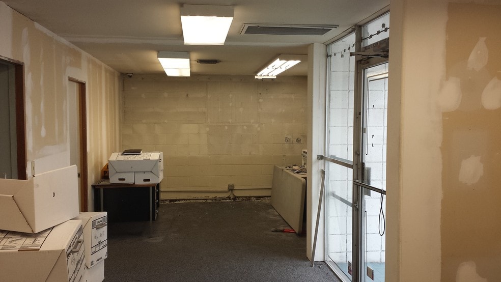 More Photos Of 15954-15958 Arminta St, Van Nuys Warehouse For Lease