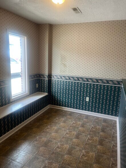 More Photos Of 5 S Main St, Frankfort Office For Lease