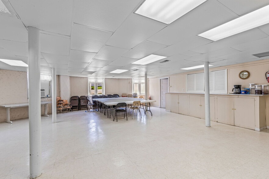 More Photos Of 408 W Main St, Park Hills Religious Facility For Sale