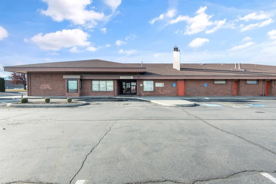More Photos Of 1200 N 14th Ave, Pasco Medical For Sale