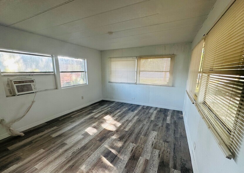 More Photos Of 1025 W Socrum Loop Rd, Lakeland Manufactured Housing Mobile Home Park For Sale