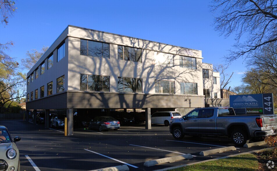 More Photos Of 444 Skokie Blvd, Wilmette Medical For Lease