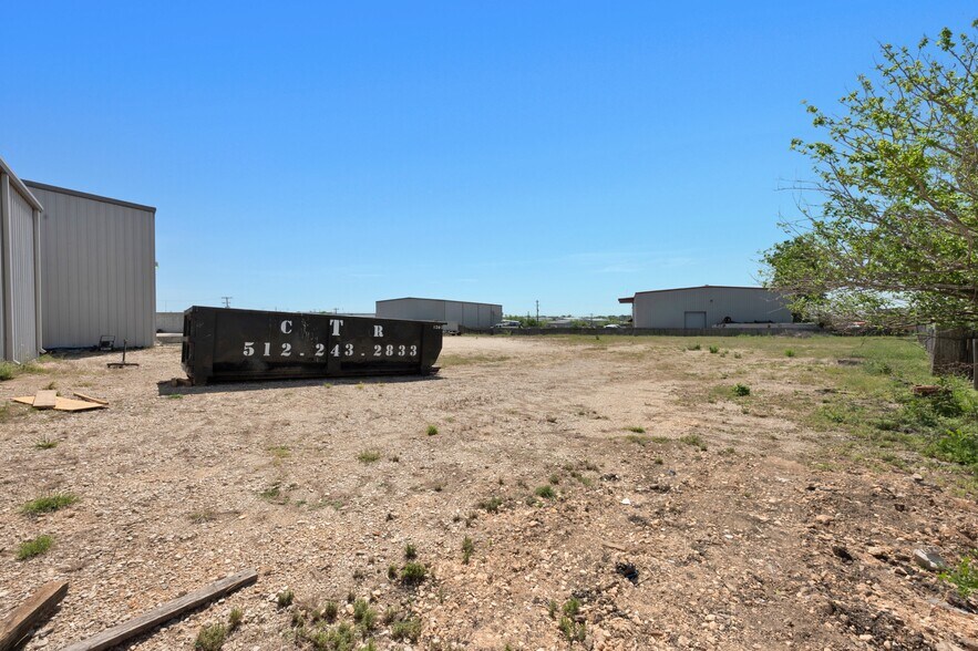 More Photos Of 165 Tecon Cv, Buda Warehouse For Lease