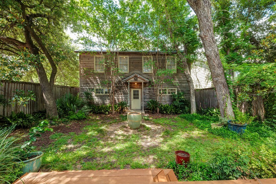 More Photos Of 812 W 10th St, Austin Office For Sale