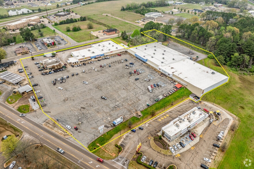 More Photos Of 203B State Highway 30 W, New Albany Storefront For Lease