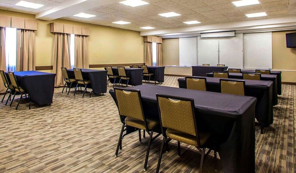 More Photos Of 4112 N Brandywine Dr, Peoria Hotel For Sale