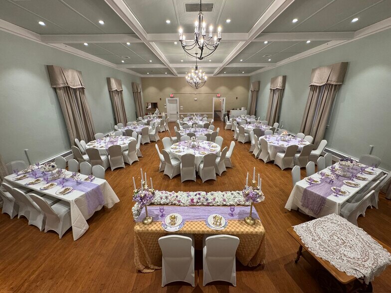 More Photos Of 43 Naubuc Ave, Glastonbury Flex For Sale