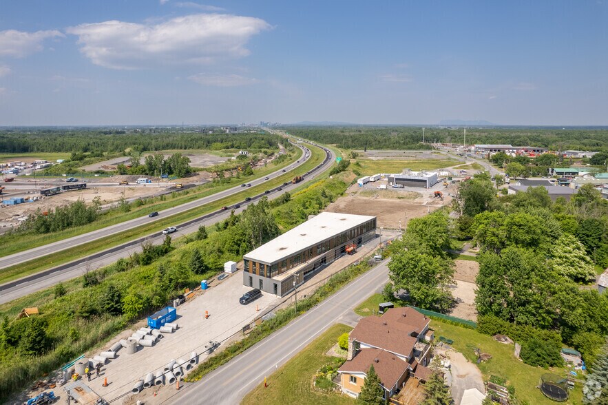 More Photos Of 1250 Rte Édouard-VII, Saint-philippe Showroom For Sale