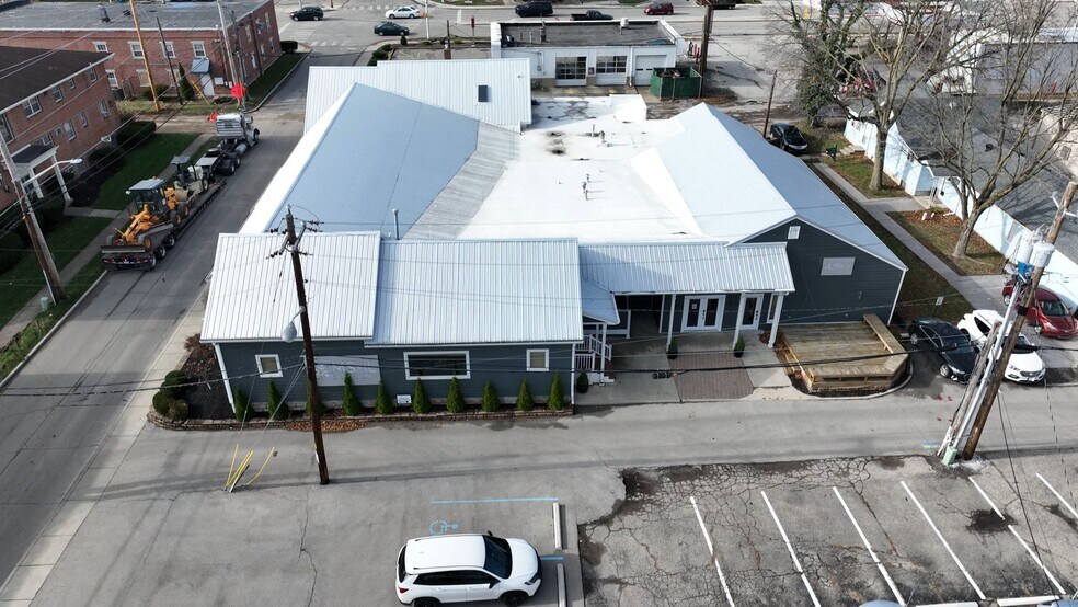 More Photos Of 710 E 64th St, Indianapolis Office For Lease