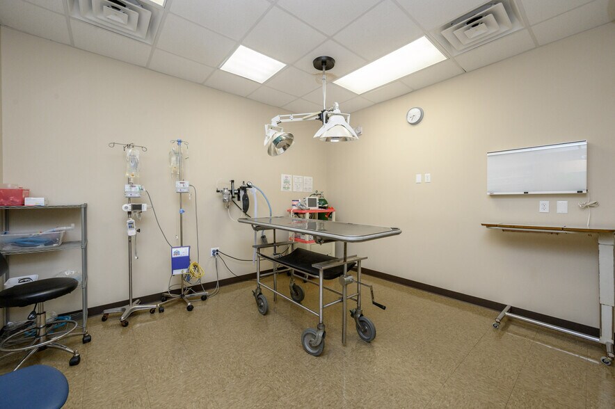 More Photos Of 612 Mount Pleasant Ave, West Orange Veterinarian Kennel For Sale