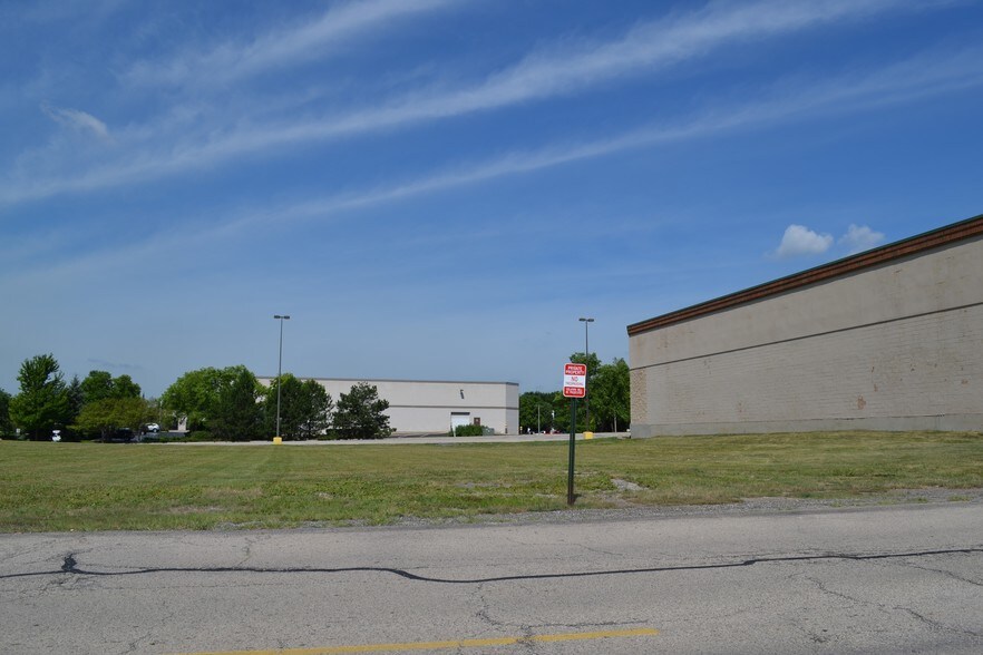 More Photos Of 164 S Gary Ave, Bloomingdale Land For Lease