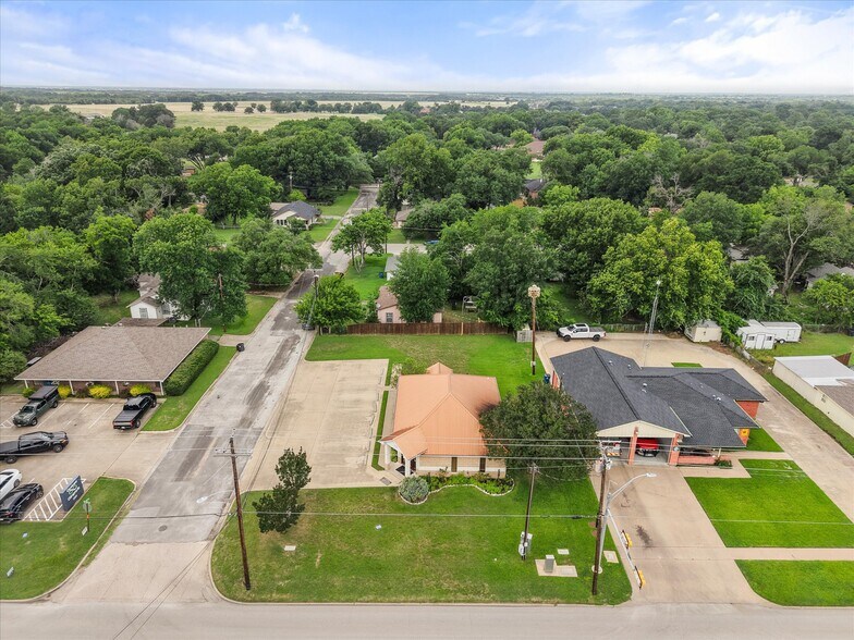 More Photos Of 2220 W 2nd Ave, Corsicana Office For Sale