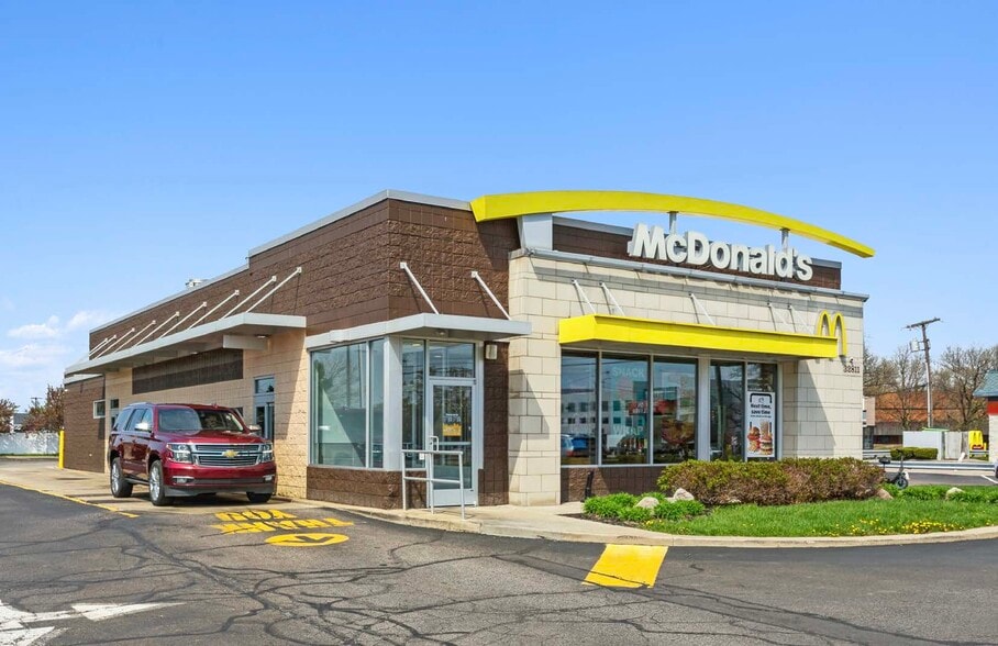Primary Photo Of 32811 Stephenson Hwy, Royal Oak Fast Food For Sale
