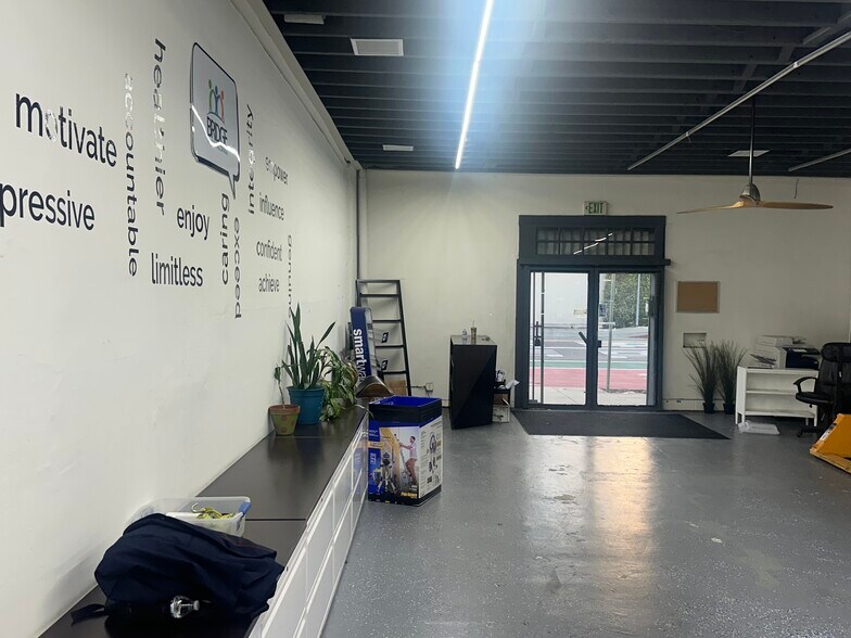 More Photos Of 2321 W 54th St, Los Angeles Specialty For Lease