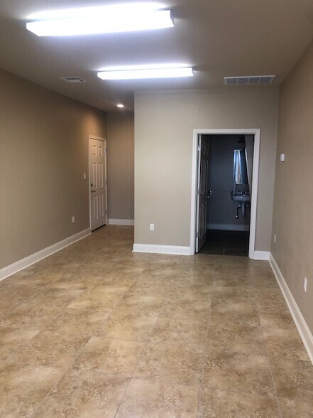 More Photos Of 2837 Tifton St, Kenner Light Distribution For Lease