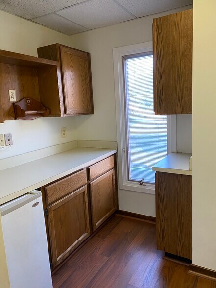 More Photos Of 9300-9306 Old Keene Mill Rd, Burke Loft Creative Space For Lease