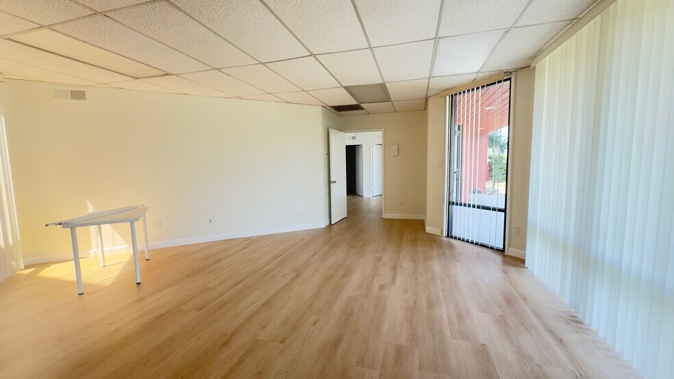 More Photos Of 1100-1160 E Route 66, Glendora Office For Lease