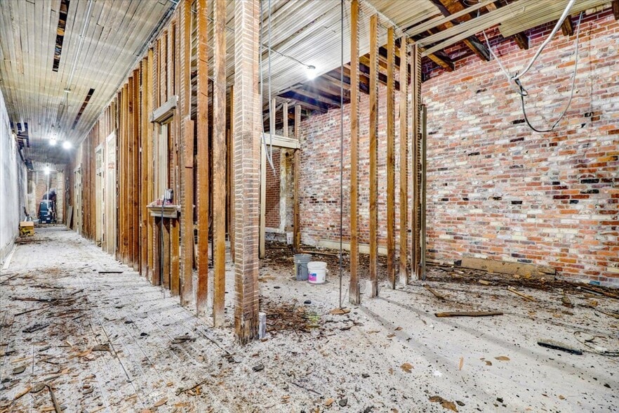 More Photos Of 111 N Queen St, Kinston Storefront For Sale