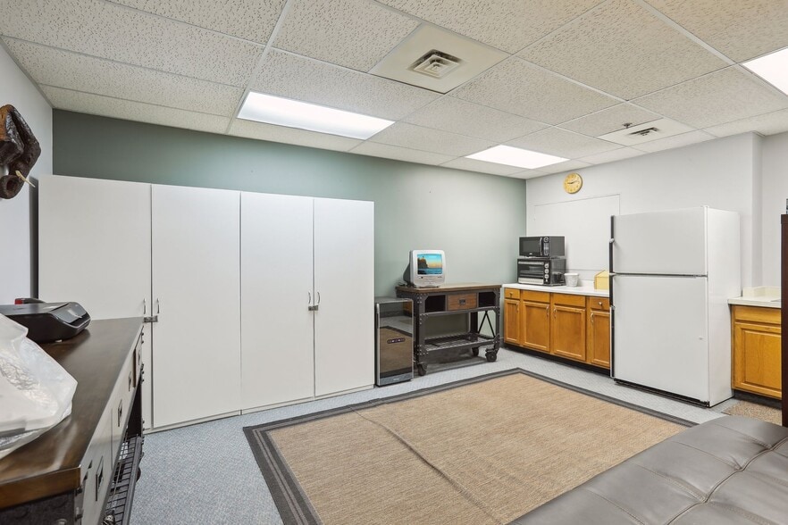 More Photos Of 2525 Nevada Ave N, Golden Valley Light Distribution For Sale