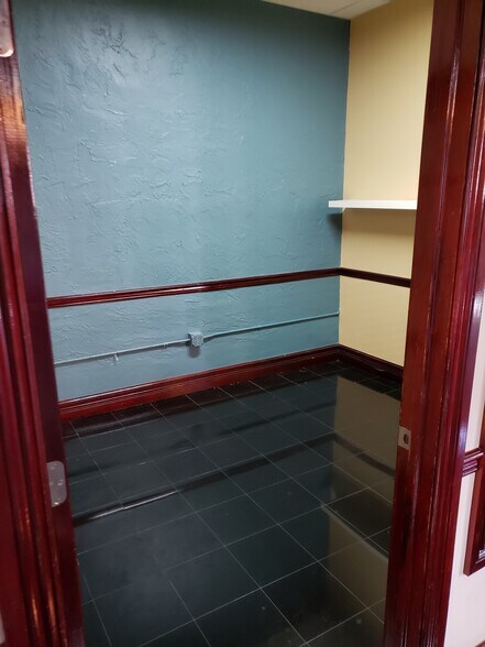 More Photos Of 29 S Federal Hwy, Dania Beach Office For Lease