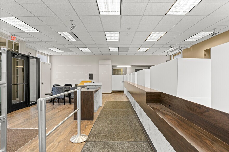 More Photos Of 23700 Goddard Rd, Taylor Bank For Lease