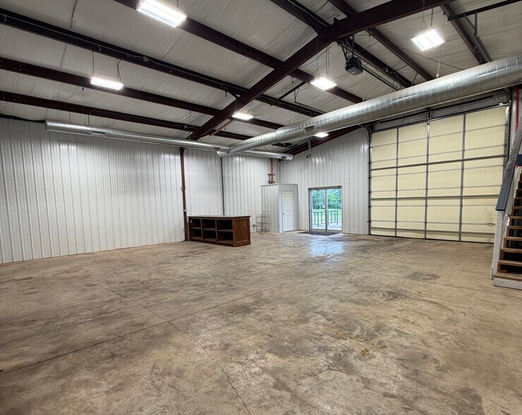More Photos Of 322 E Thomas Ave, Stillwater Warehouse For Lease