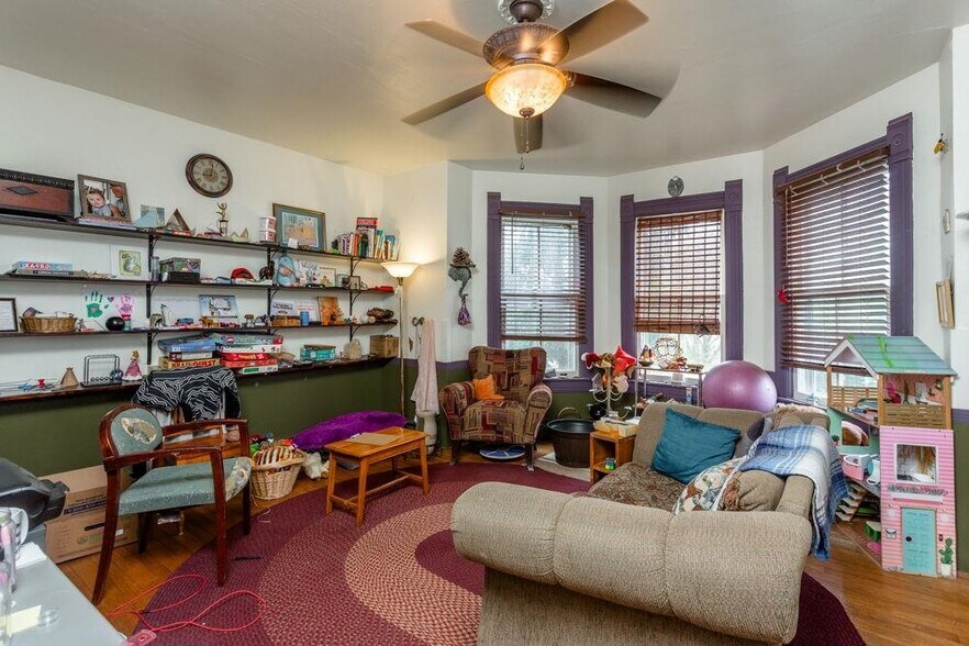 More Photos Of 133 W Springbrook Rd, Broadway Specialty For Sale