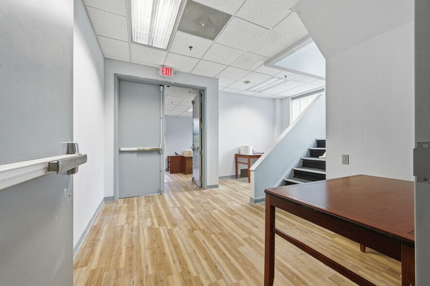 More Photos Of 910 Gilpin Ave, Wilmington Medical For Sale