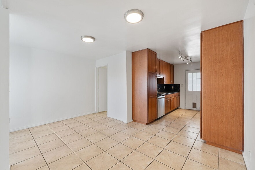 More Photos Of 2080 S Camino Real, Palm Springs Apartments For Sale