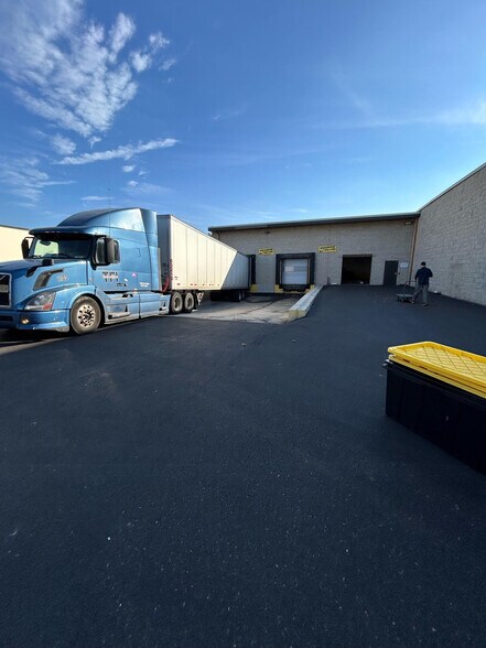 More Photos Of 171 Heller Pl, Bellmawr Warehouse For Lease